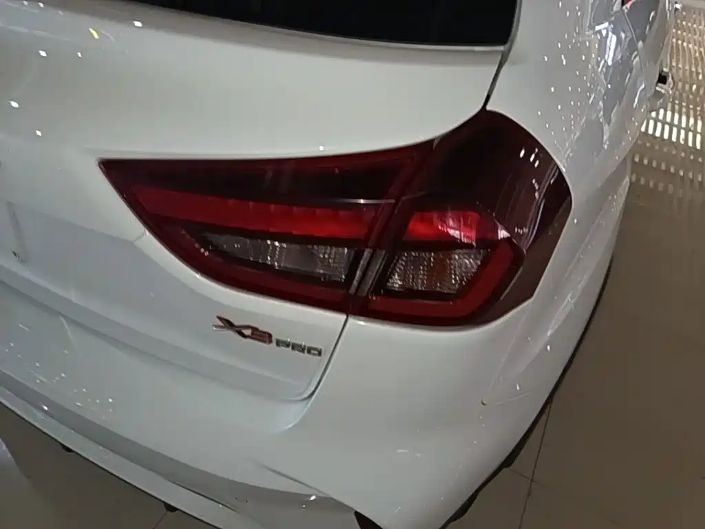Geely Vision X3 — фото 8