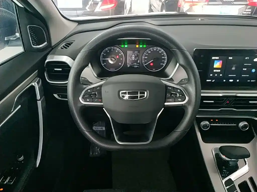 Geely Binyue — фото 11