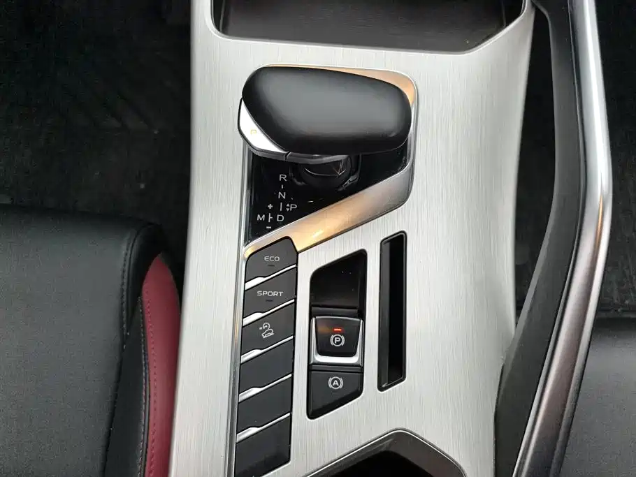 Geely Binyue — фото 16