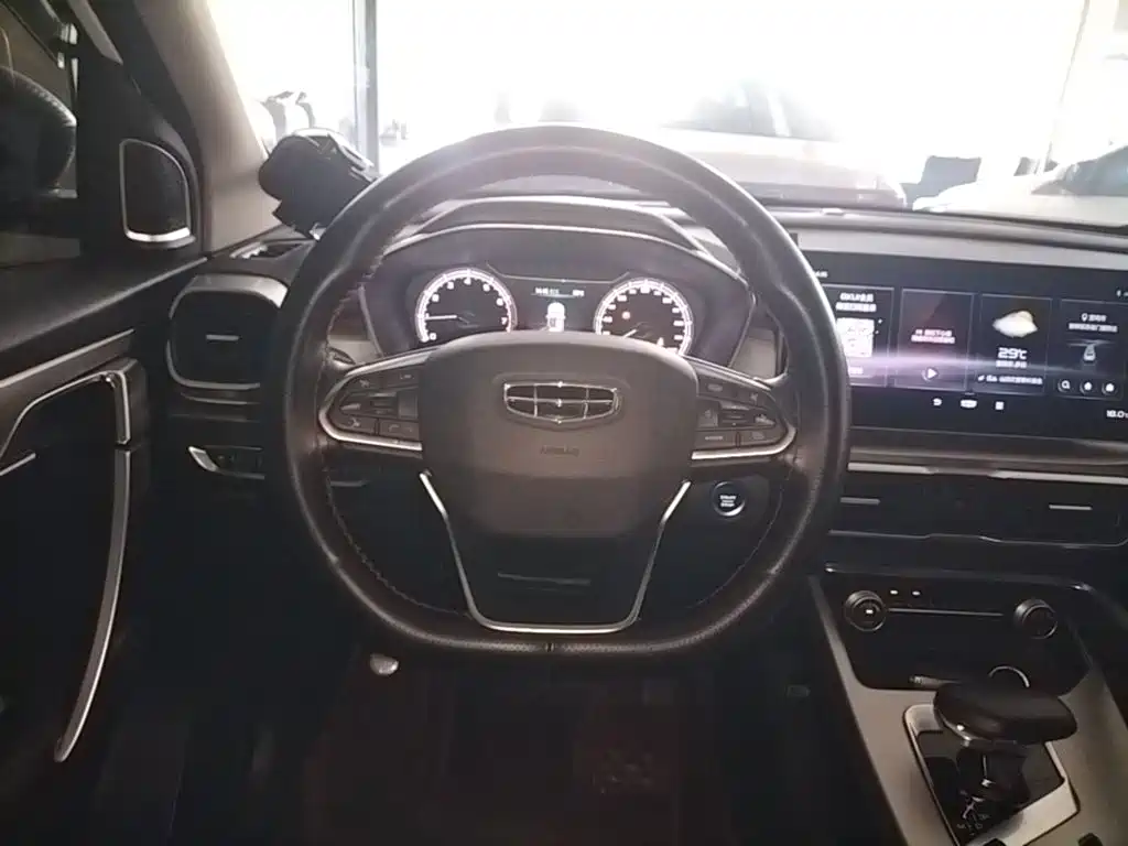 Geely Binyue — фото 11