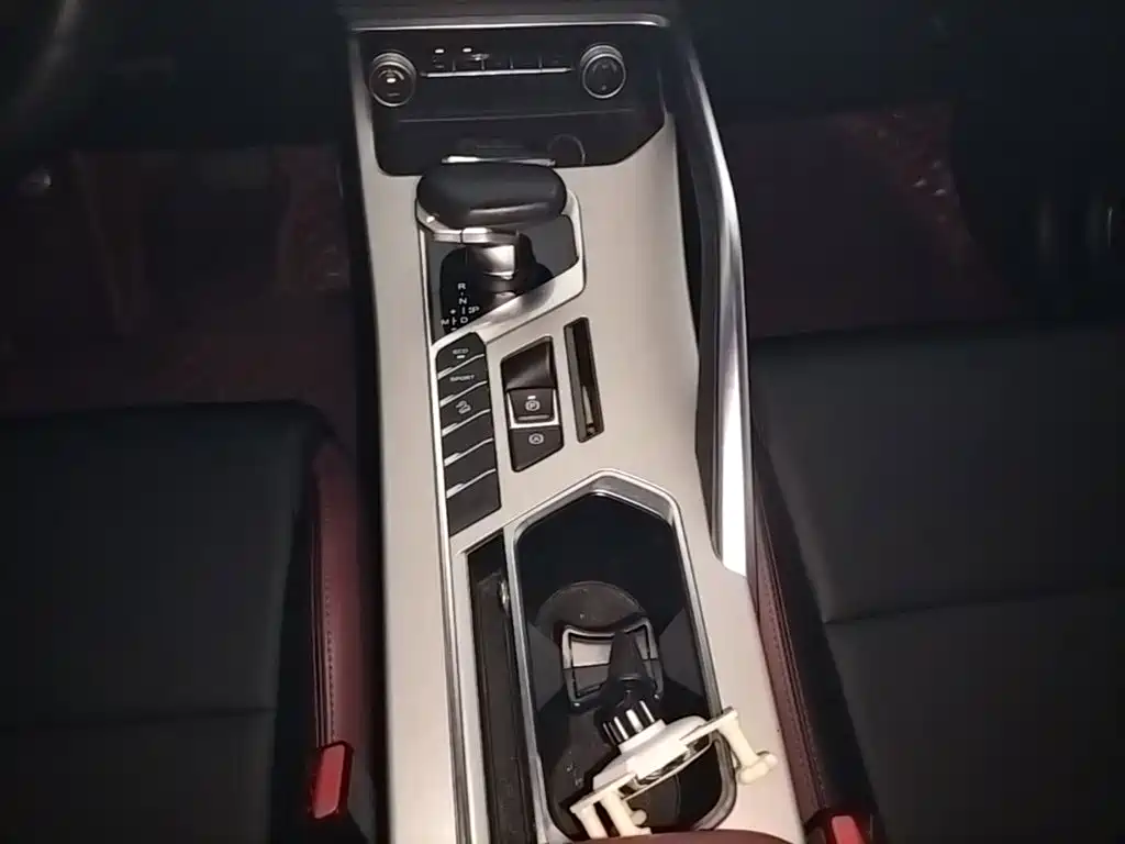Geely Binyue — фото 14