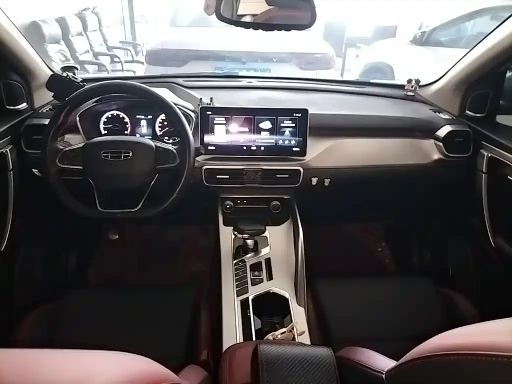 Geely Binyue — фото 10