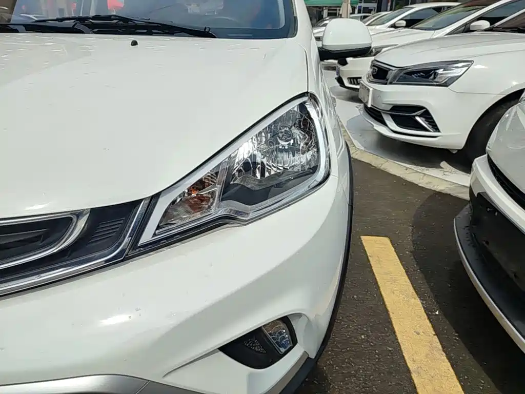 Geely Vision X1 — фото 18
