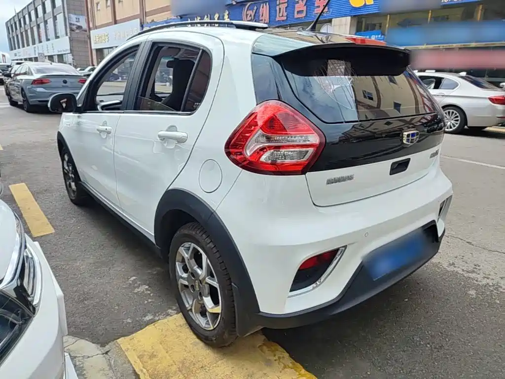 Geely Vision X1 — фото 23