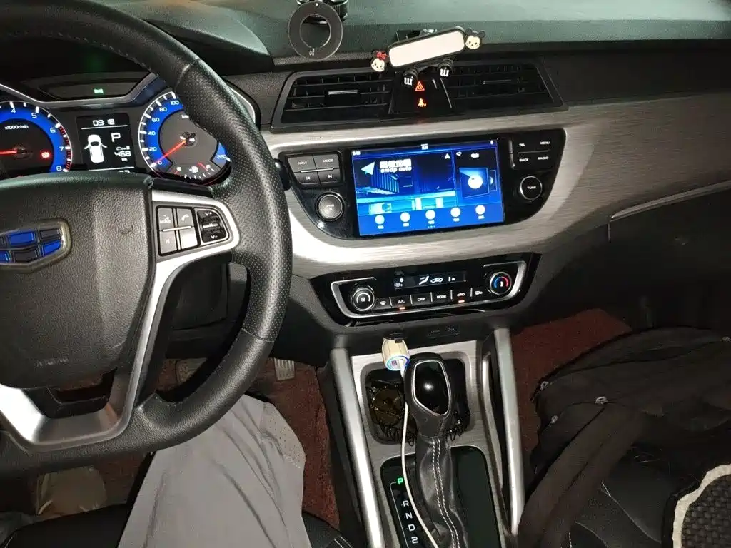 Geely Vision X3 — фото 6