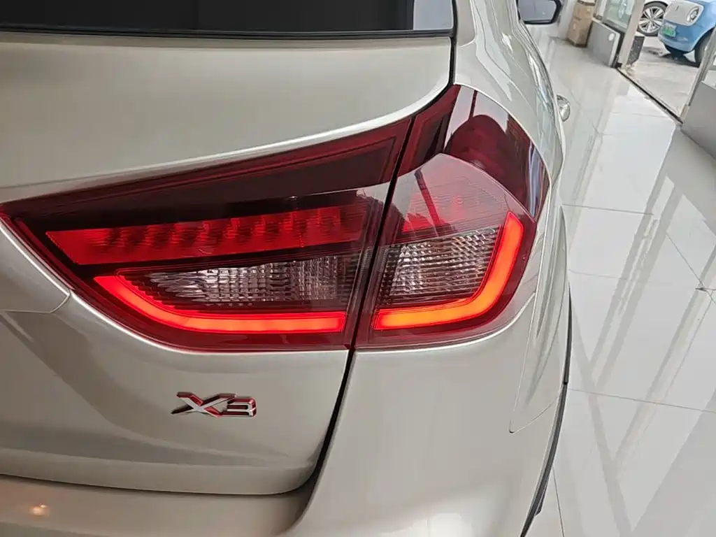 Geely Vision X3 — фото 8