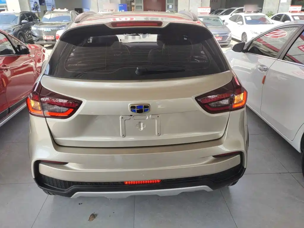 Geely Vision X3 — фото 4