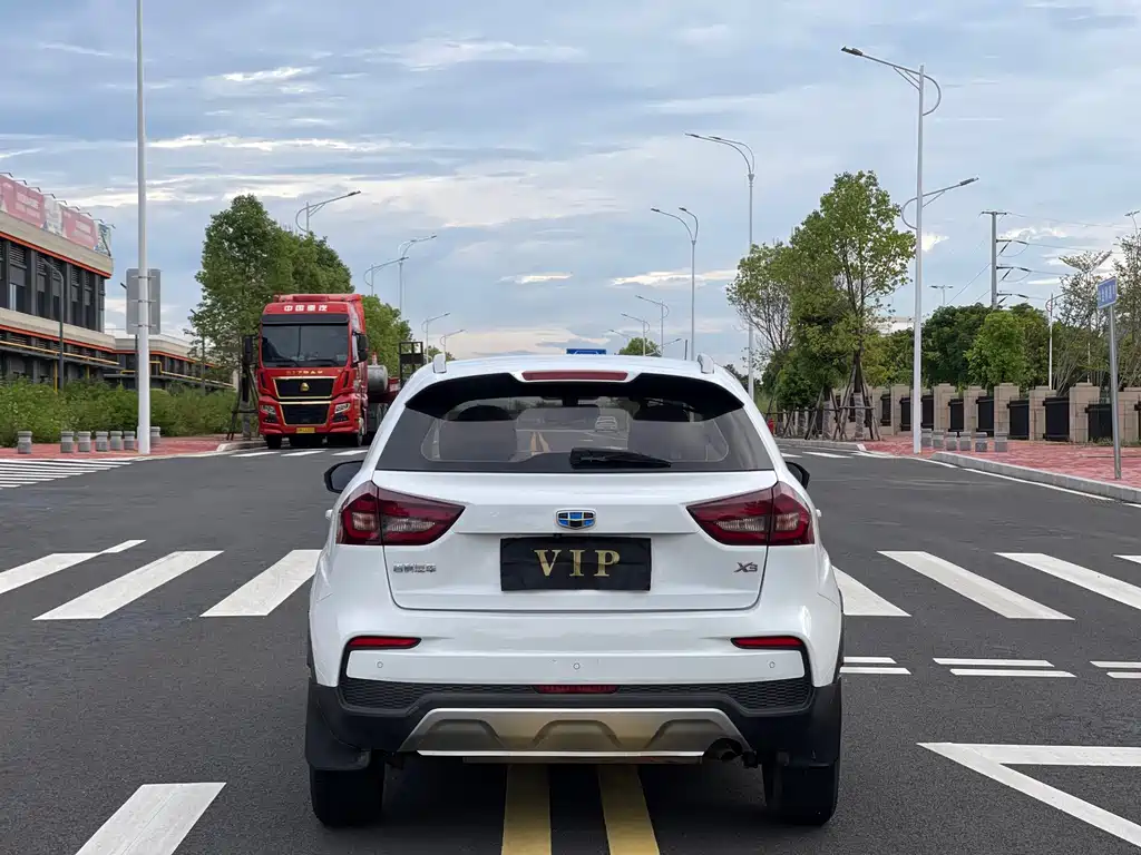 Geely Vision X3 — фото 8