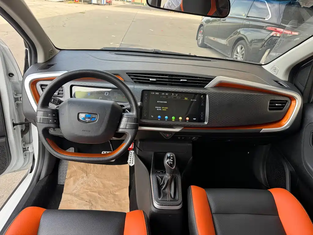 Geely Vision X1 — фото 17