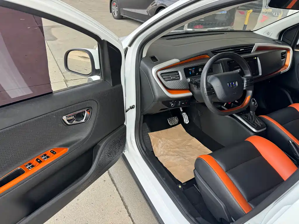 Geely Vision X1 — фото 4
