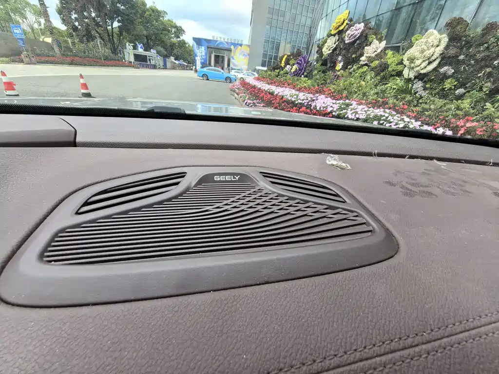 Geely Xingyue L — фото 11