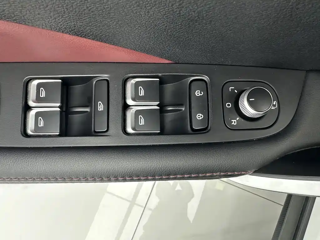 Geely Binyue — фото 13