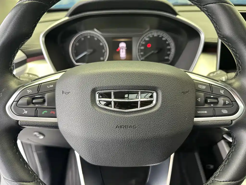 Geely Binyue — фото 14