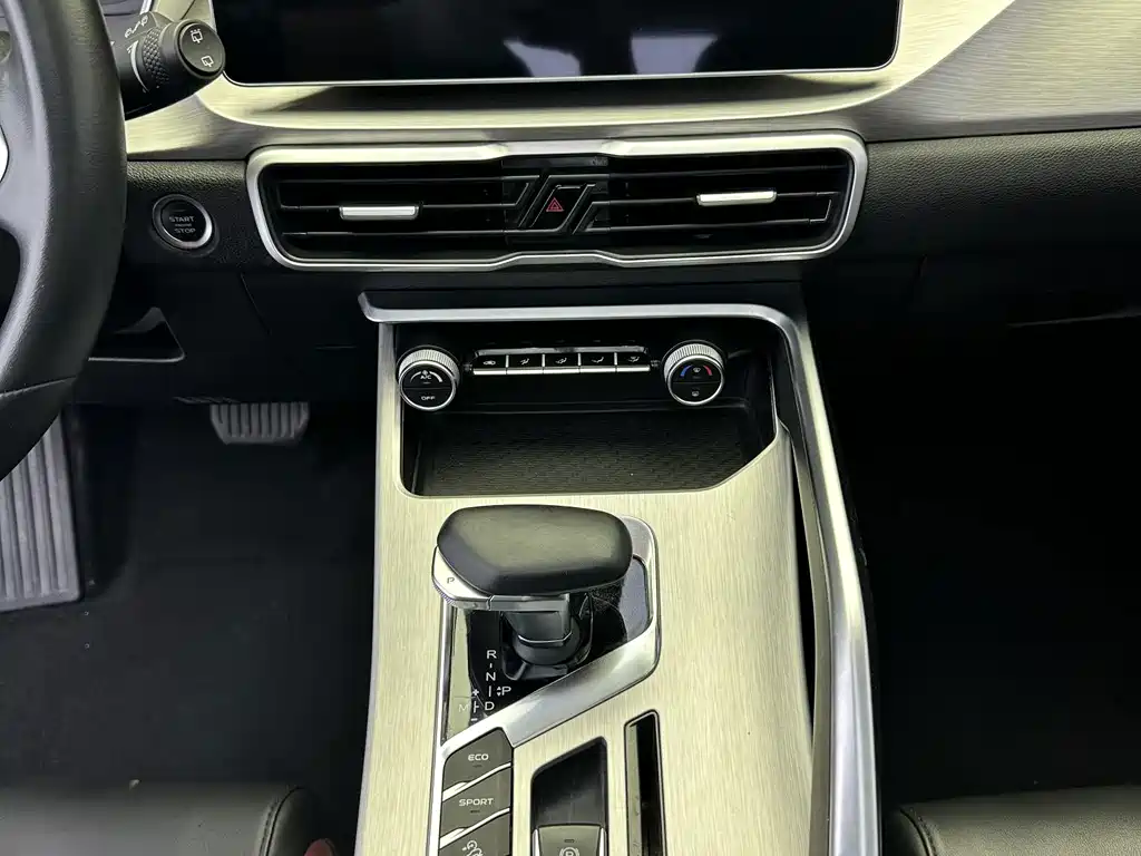 Geely Binyue — фото 15