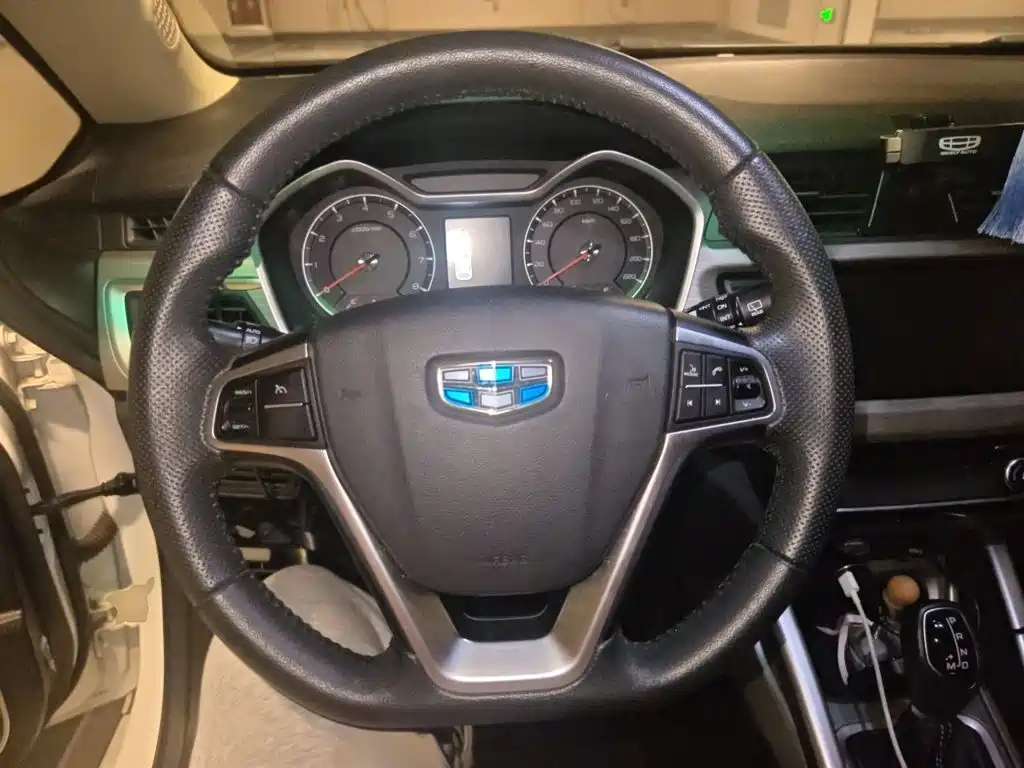 Geely Vision X3 — фото 3