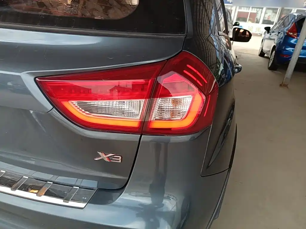 Geely Vision X3 — фото 8
