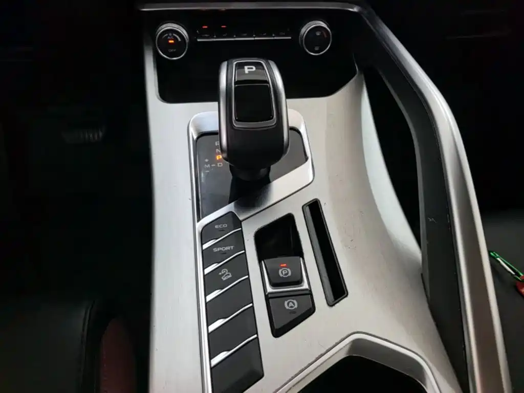 Geely Binyue — фото 14