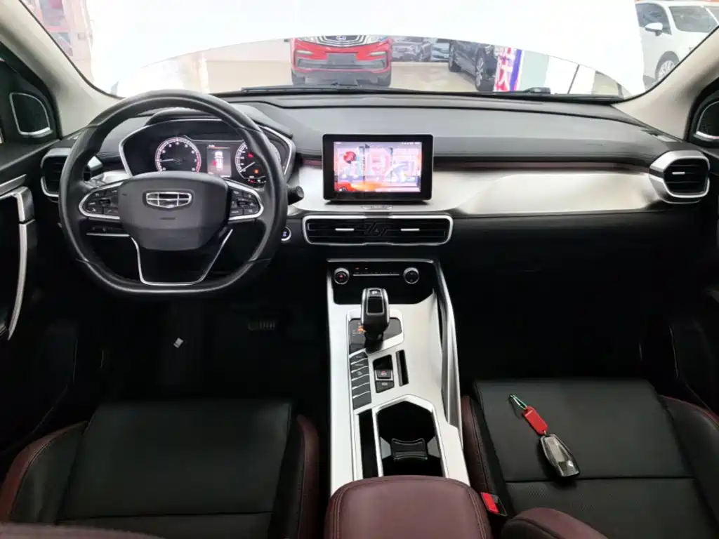 Geely Binyue — фото 10