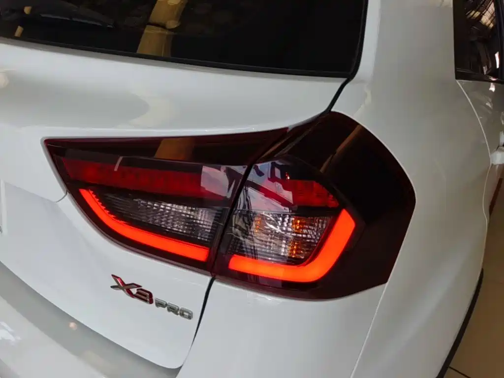 Geely Vision X3 — фото 8
