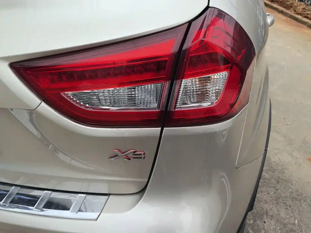 Geely Vision X3 — фото 8