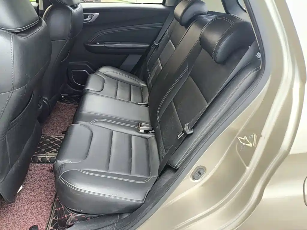 Geely Vision X3 — фото 17