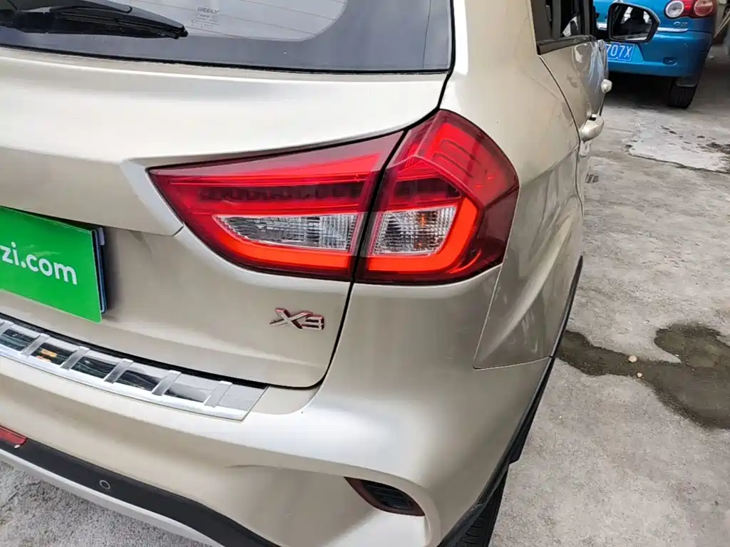 Geely Vision X3 — фото 8