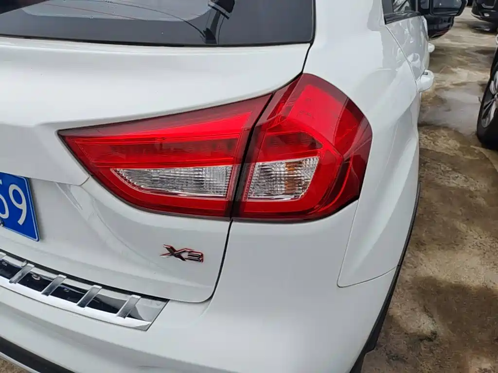 Geely Vision X3 — фото 24