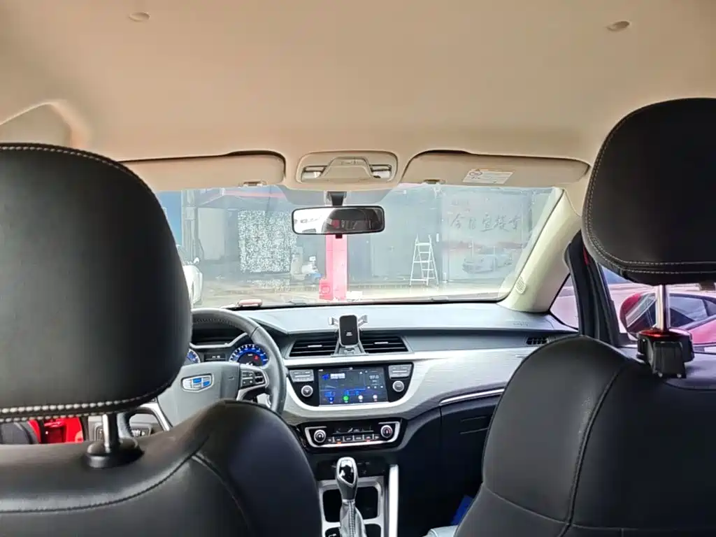 Geely Vision X3 — фото 18