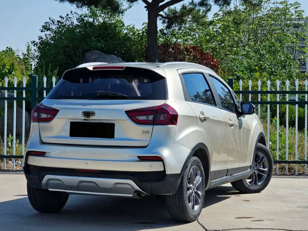 Geely Vision X3 — фото 3