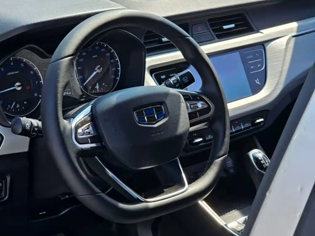 Geely Vision X3 — фото 8