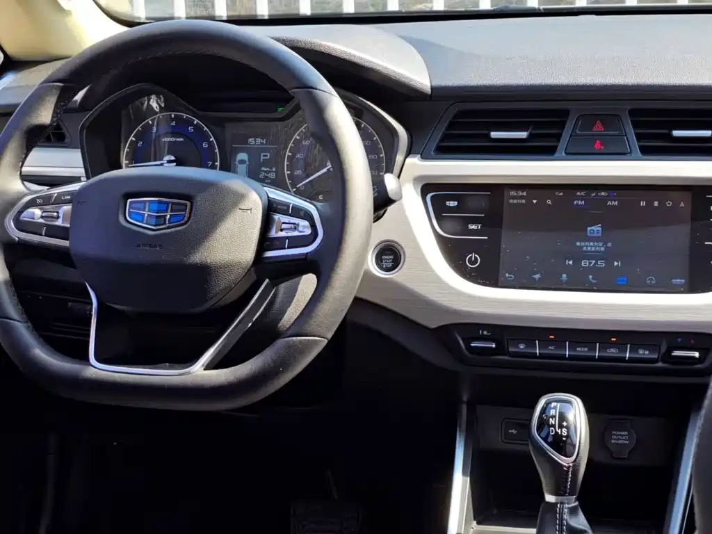 Geely Vision X3 — фото 9