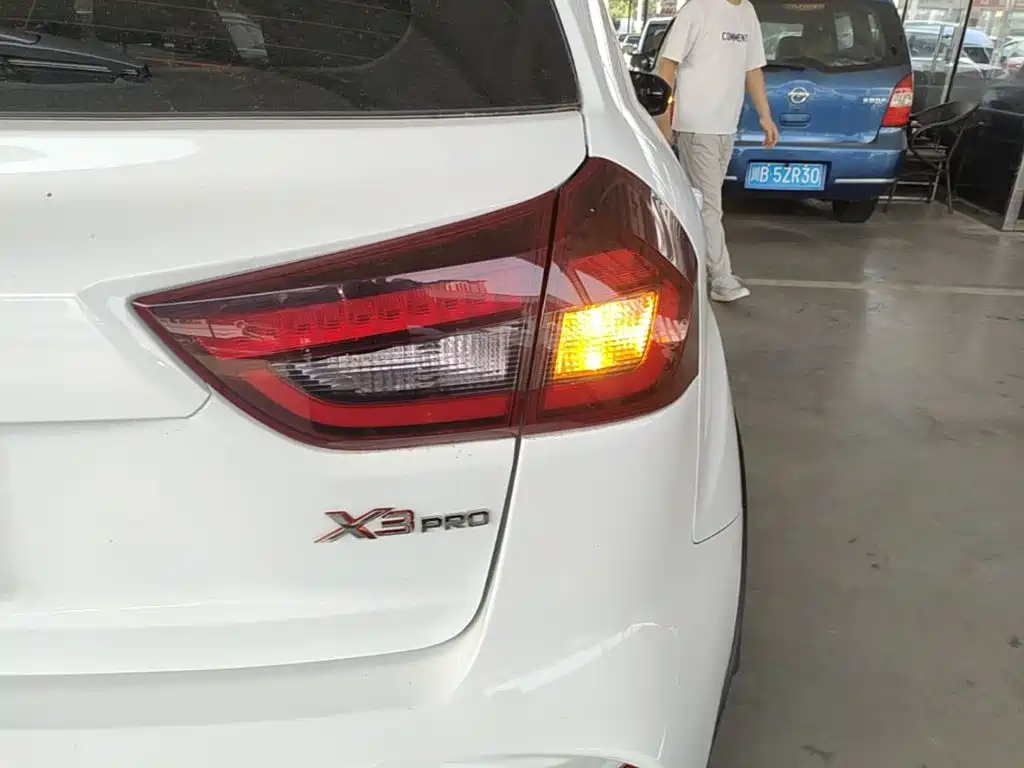 Geely Vision X3 — фото 8