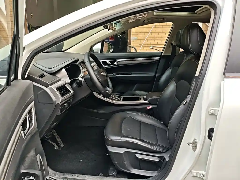 Geely Emgrand GS — фото 15