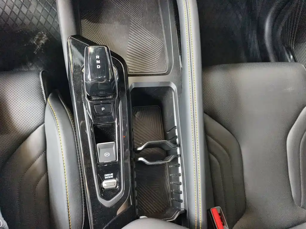 Geely Binyue — фото 10