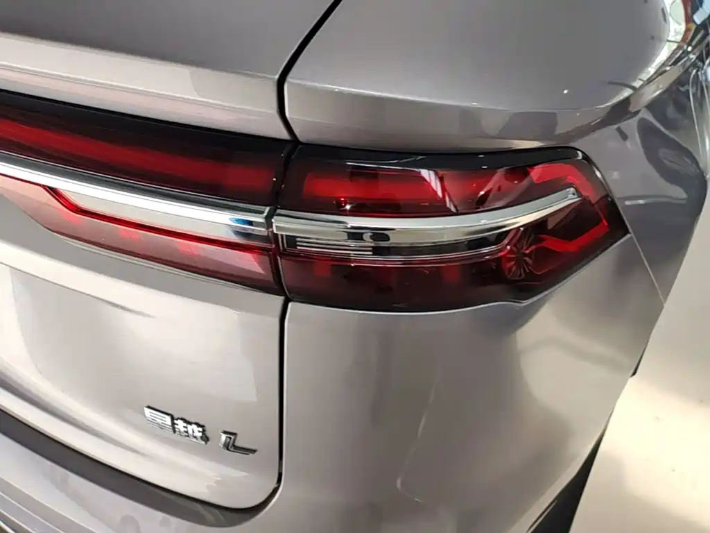 Geely Xingyue L — фото 8