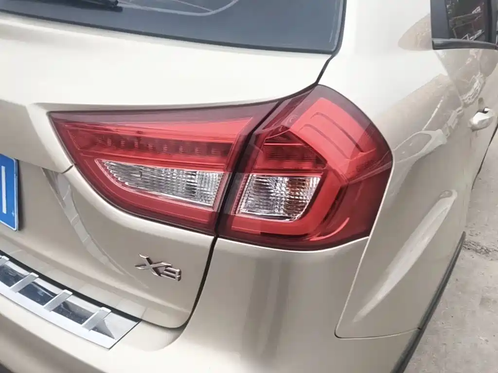 Geely Vision X3 — фото 8