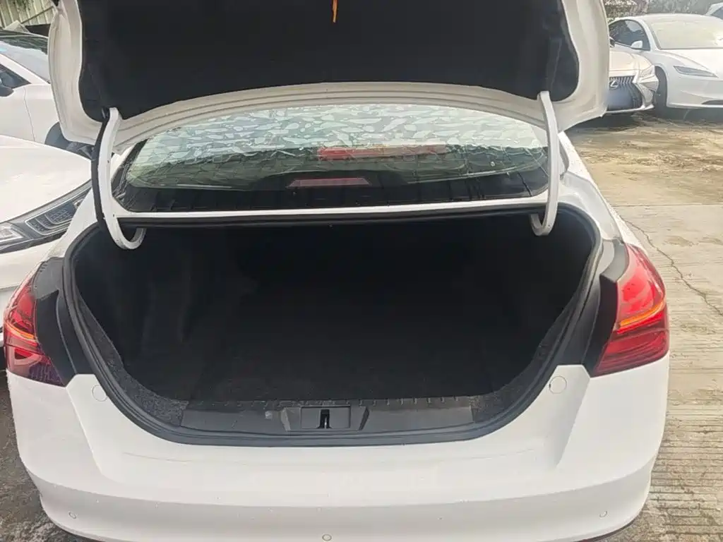 Geely Emgrand — фото 19