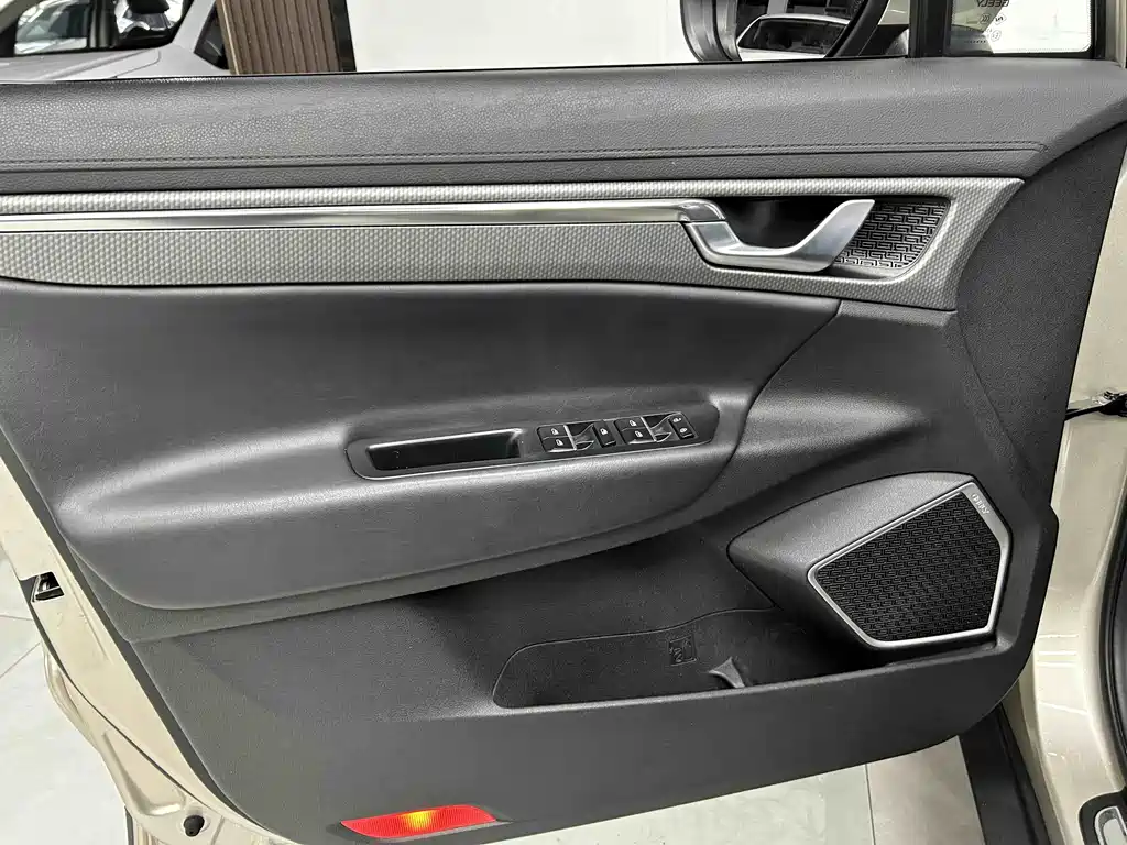 Geely Emgrand GS — фото 15