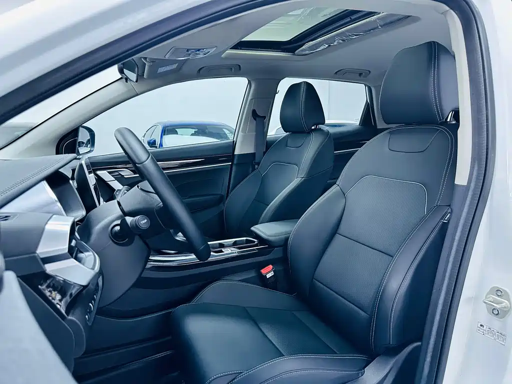 Geely Binyue — фото 10