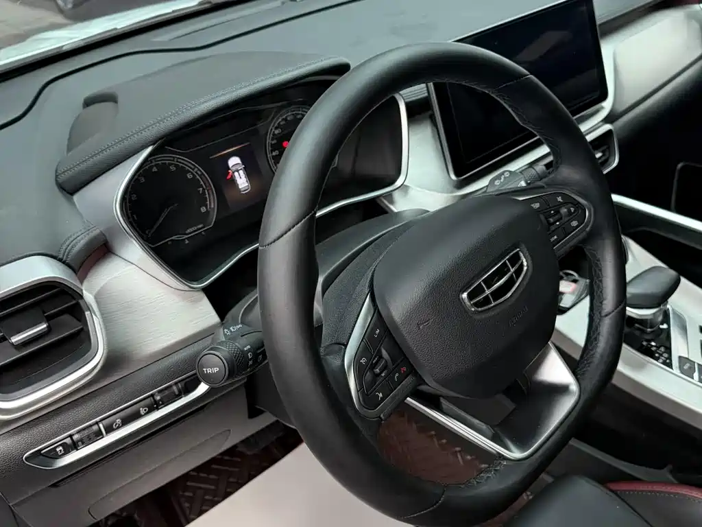 Geely Binyue — фото 10