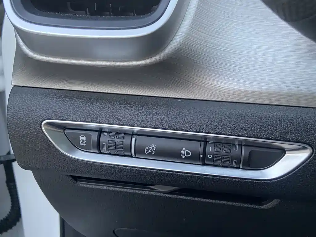 Geely Binyue — фото 13