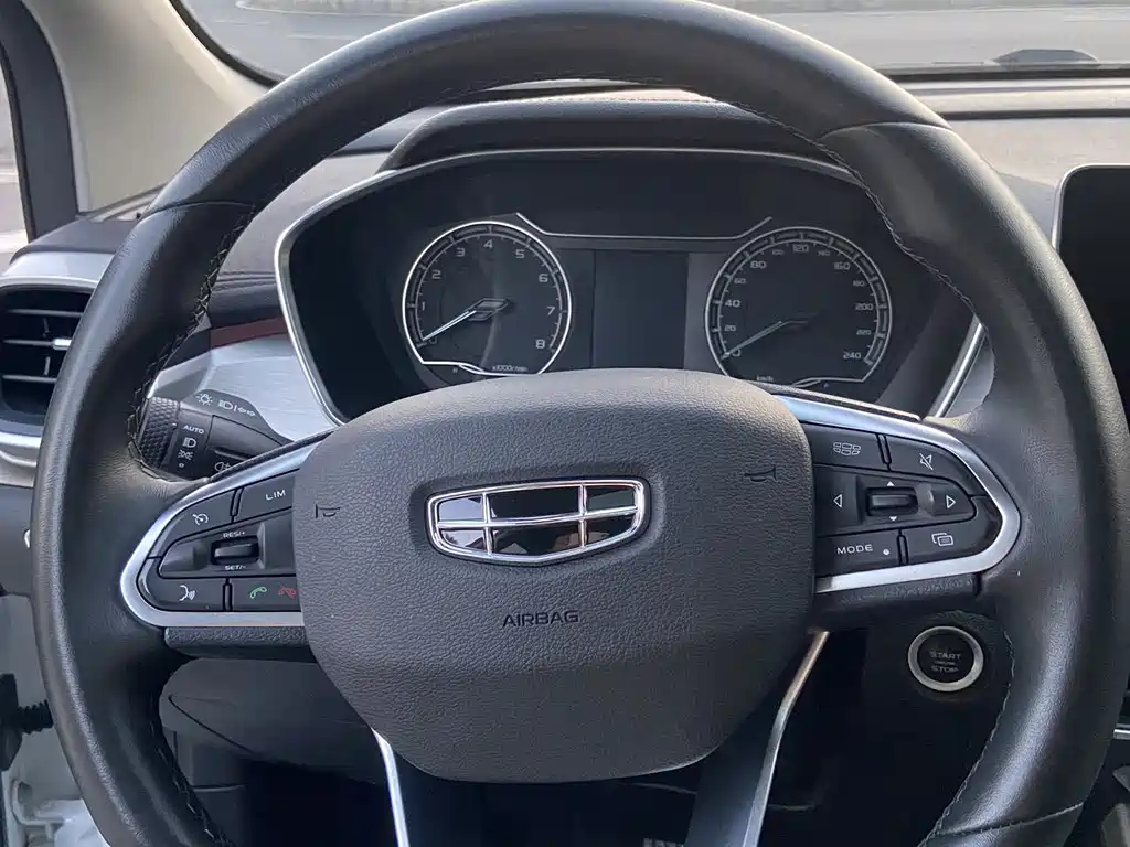 Geely Binyue — фото 14