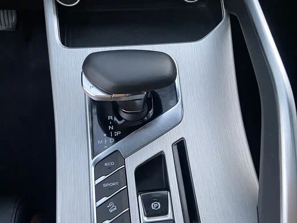 Geely Binyue — фото 15