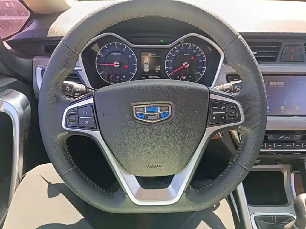 Geely Vision X3 — фото 11