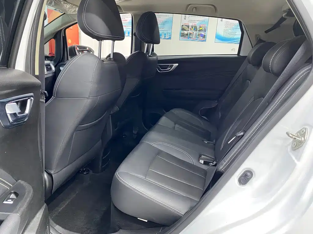 Geely Vision X3 — фото 8
