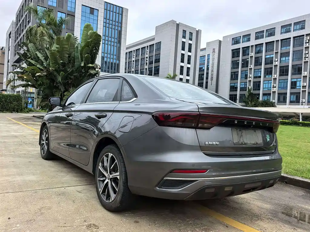 Geely Emgrand — фото 10
