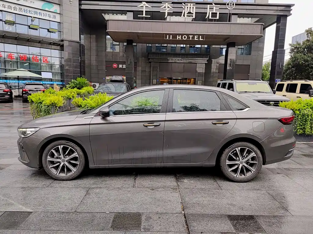 Geely Emgrand — фото 3