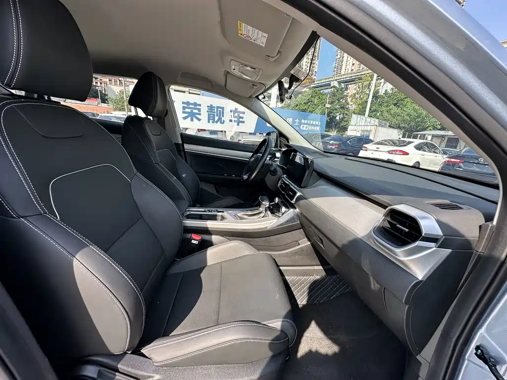 Geely Binyue — фото 17