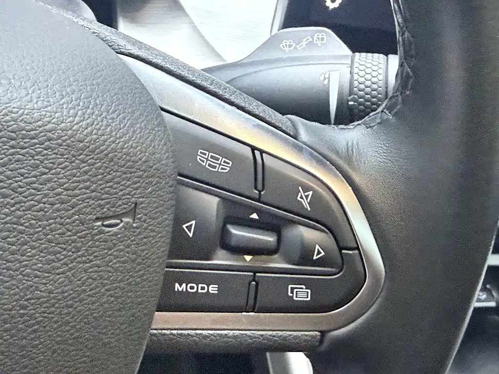 Geely Binyue — фото 13