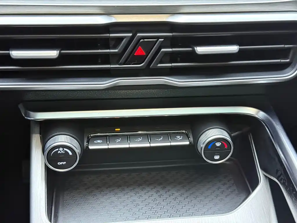 Geely Binyue — фото 10